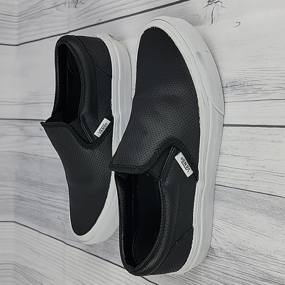 VANS BLACK LEATHER SLIP ON LOWTOP SHOES,  WOMANS SIZE 6 GUC